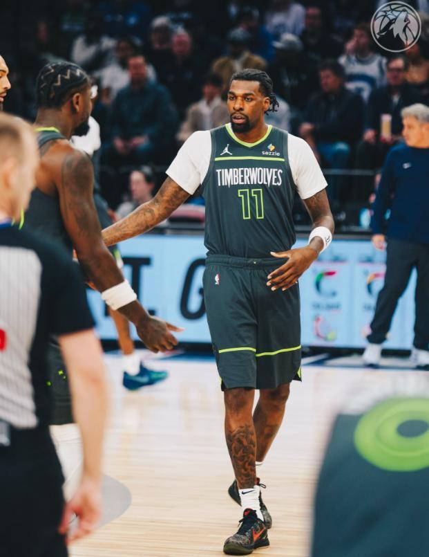 恩比德末节爆发率队逆转森林狼 76人双杀锁定季