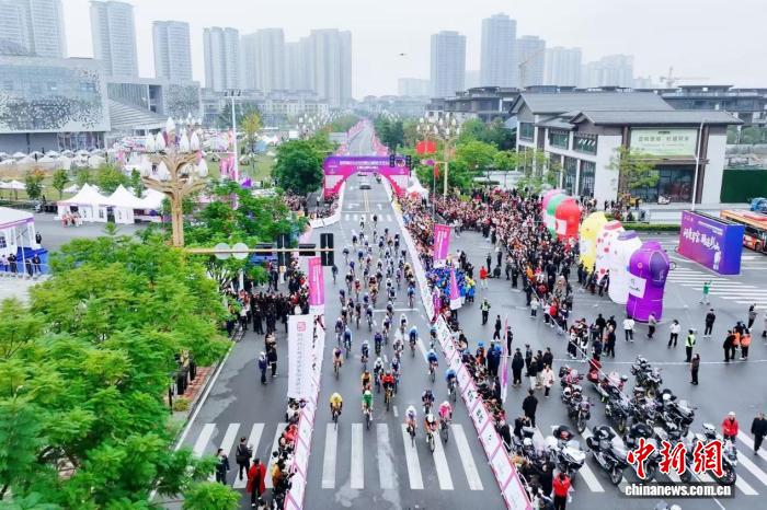 眉山彭山站成为五站巡回收官之战，约1500名车手