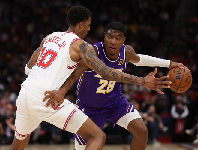 湖人季后赛迎关键挑战 八村垒或成篮板争夺关键