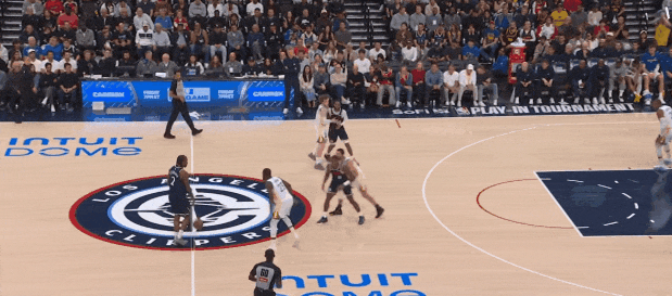 追梦格林封杀莱纳德，季后赛首场惨败