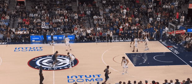 追梦格林封杀莱纳德，季后赛首场惨败